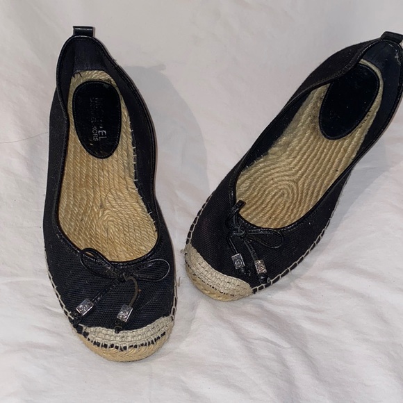 BIG SALE worn maybe 3x Michael Kors flats: size 9! - Picture 1 of 6